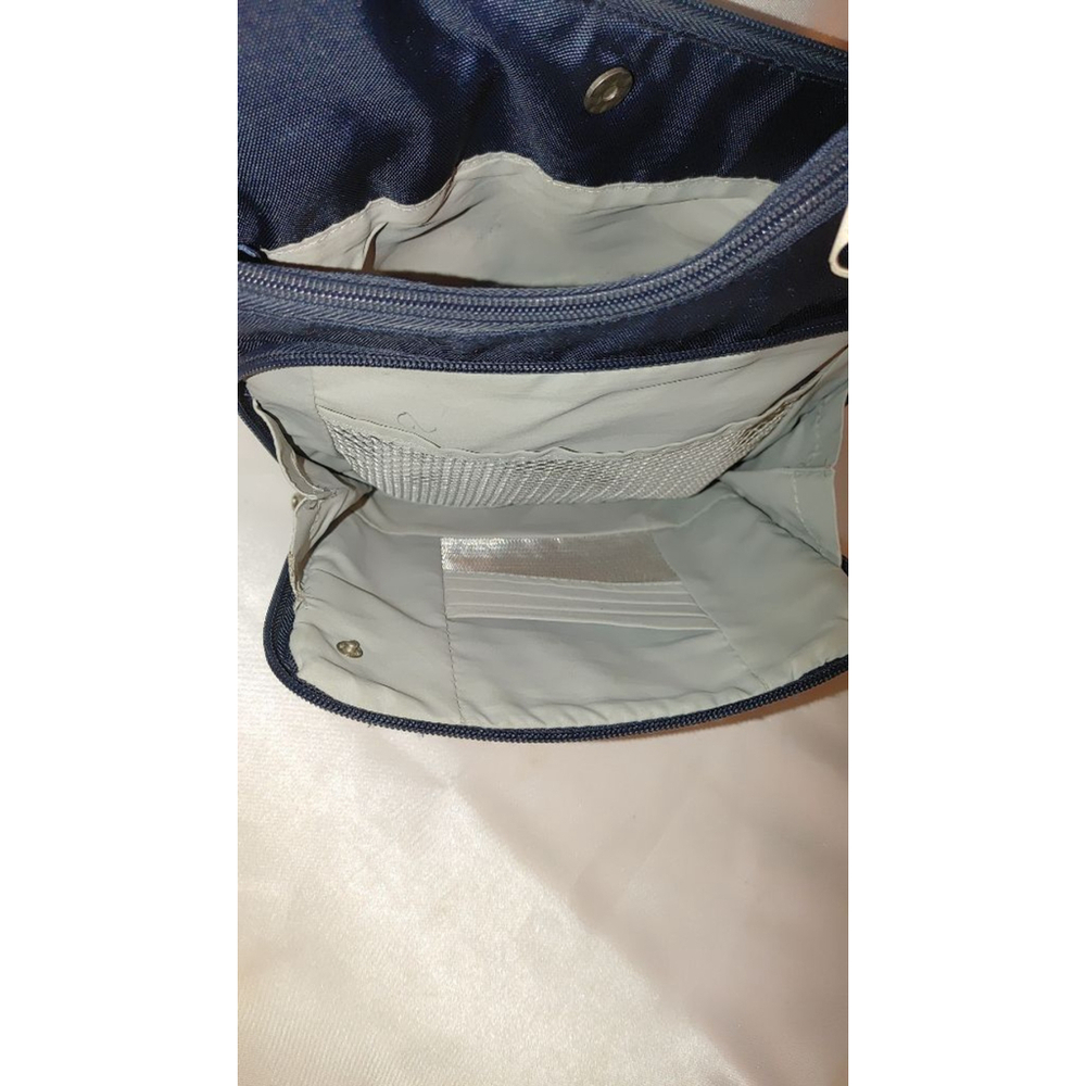 Travelon RFID Crossbody - Picture 6 of 7